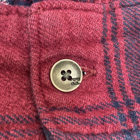 ‼️Women’s Billabong plaid flannel long-sleeve button-down shirt frayed bottom. M - Picture 9 of 14